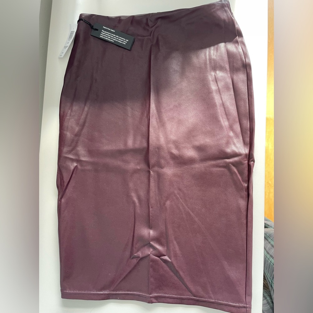 Aritzia Babaton Burgundy Vegan Faux Glow Pencil Skirt - Size XS